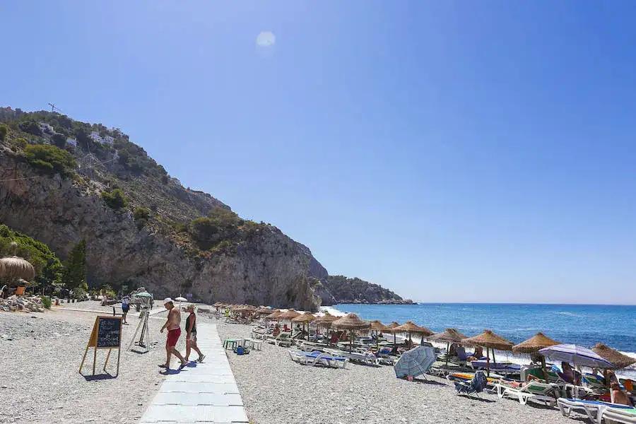 Playa Nudista de Cantarriján 🏖️ INFO, fotos y cómo llegar